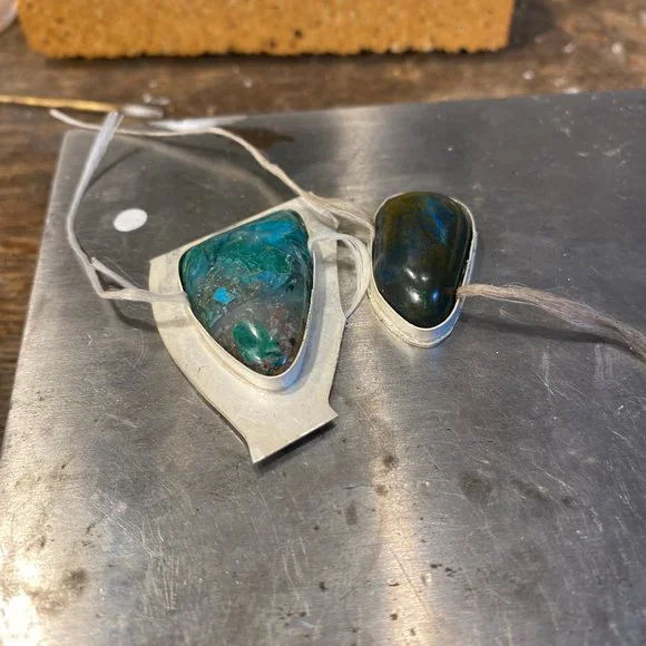 Handmade Pendant with Silicated Chrysocolla and Malachite set in Sterling Silver - Picture 7 of 11